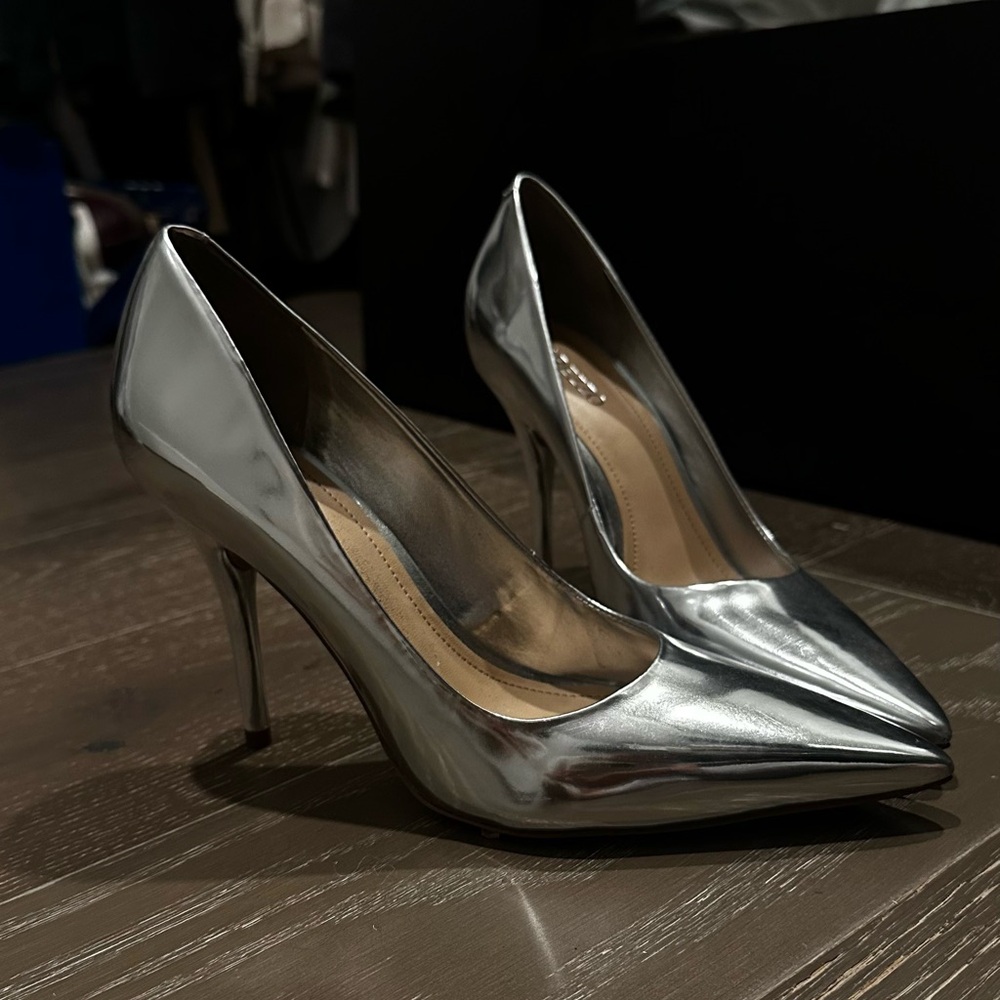 Arezzo Silver Pointed Toe Pump NWT